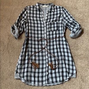 Medium checkered, lined, shirt dress with pockets!